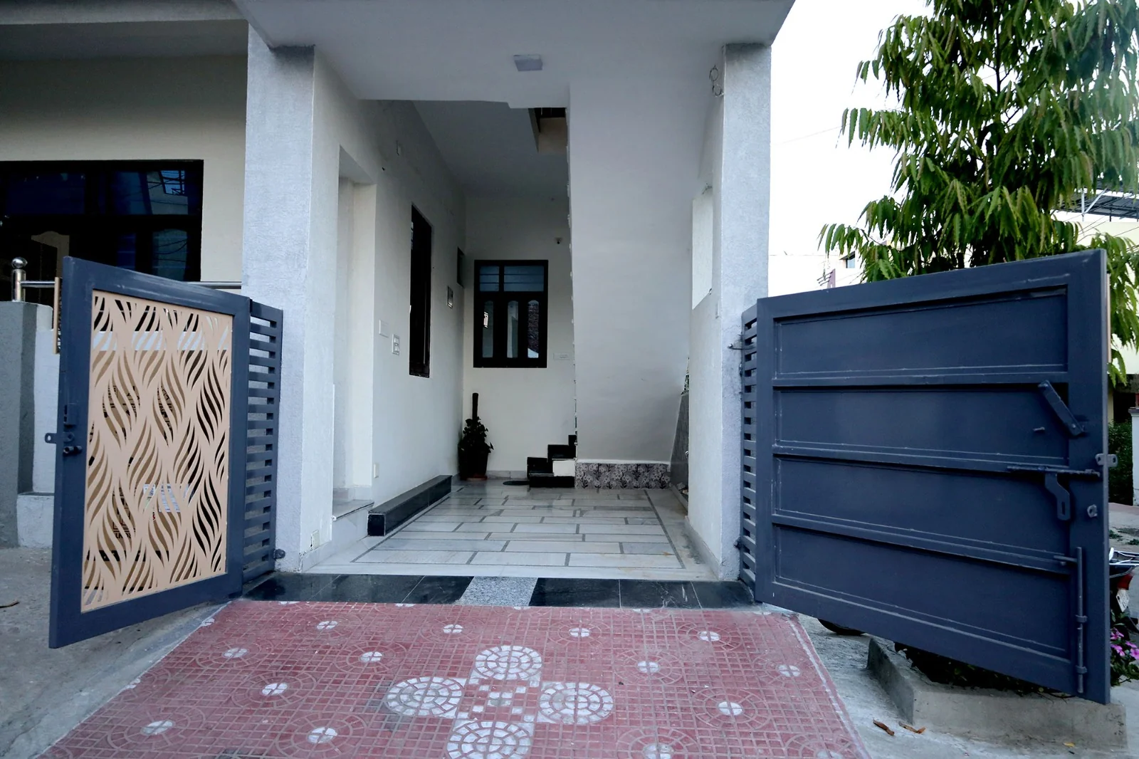 Private gated entrance walkway of Meeraavi Home Stay, Udaipur